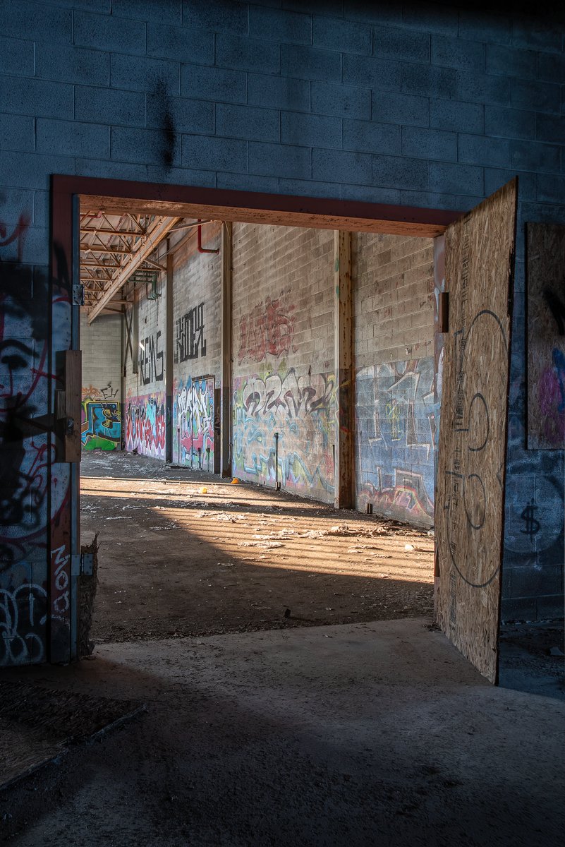 ExploresMr's tweet image. Lines and light; the retreating sun leaves lines on the gritty floors of an abandoned city maintenance garage in Detroit, Michigan.