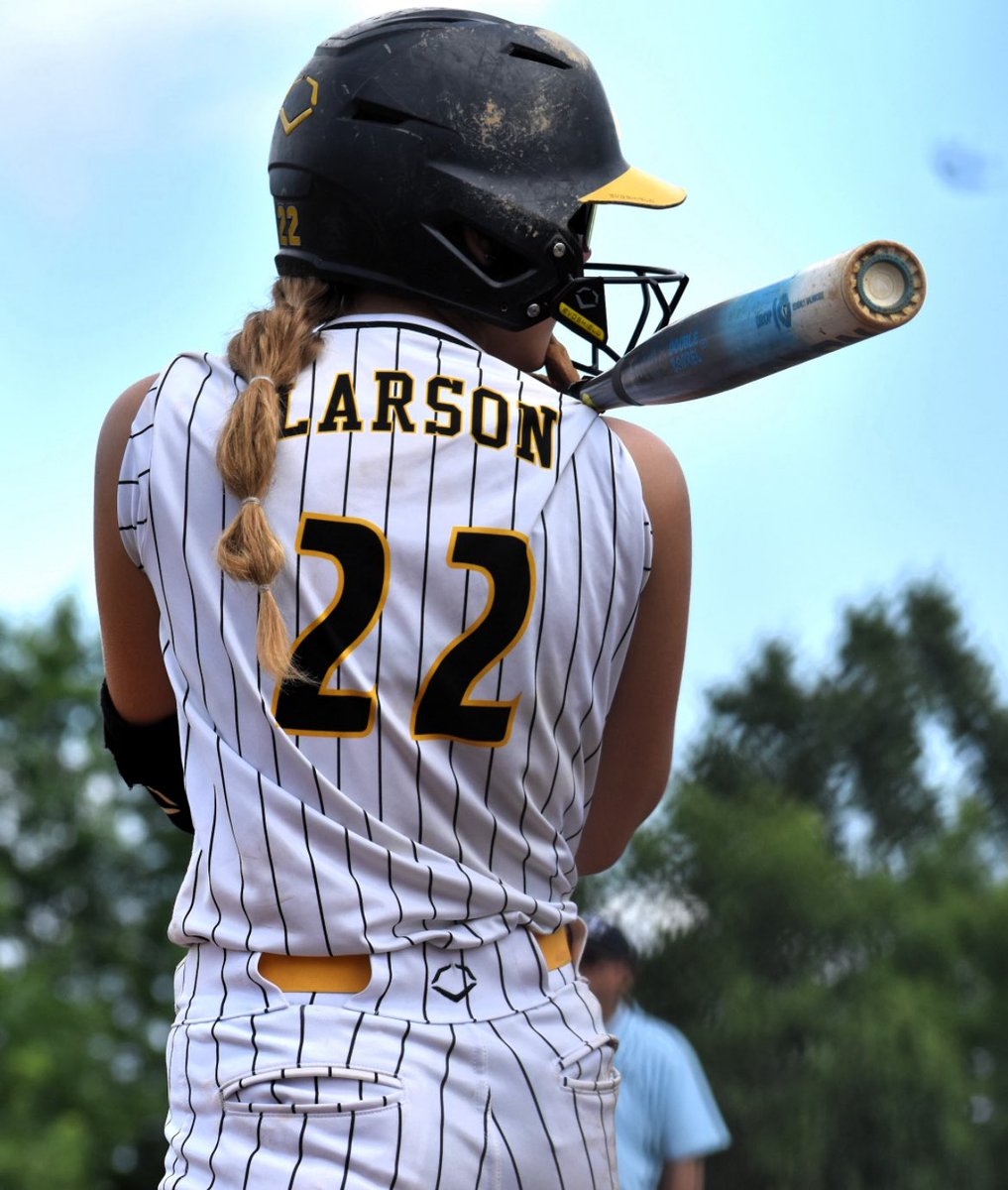 claire_larson22's tweet photo. Last tournament with @S_StarsOsgood was a good one. We finished with a record of 7-2 and placed 5th out of 43 teams! Bat was on 🔥 this weekend— .619 BA and .667 OBP. Had 13 hits across 9 games and drove in 9 RBIs including a walk off in our 4th bracket game! #22out
Leaving for Chattanooga tomorrow, can’t wait to play with @stars_gold16U this week!