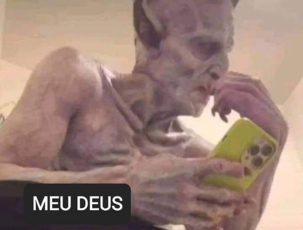 gabscmps's tweet image. O diabo assim assistindo a entrevista da Andressa Urach com a Blogueirinha: