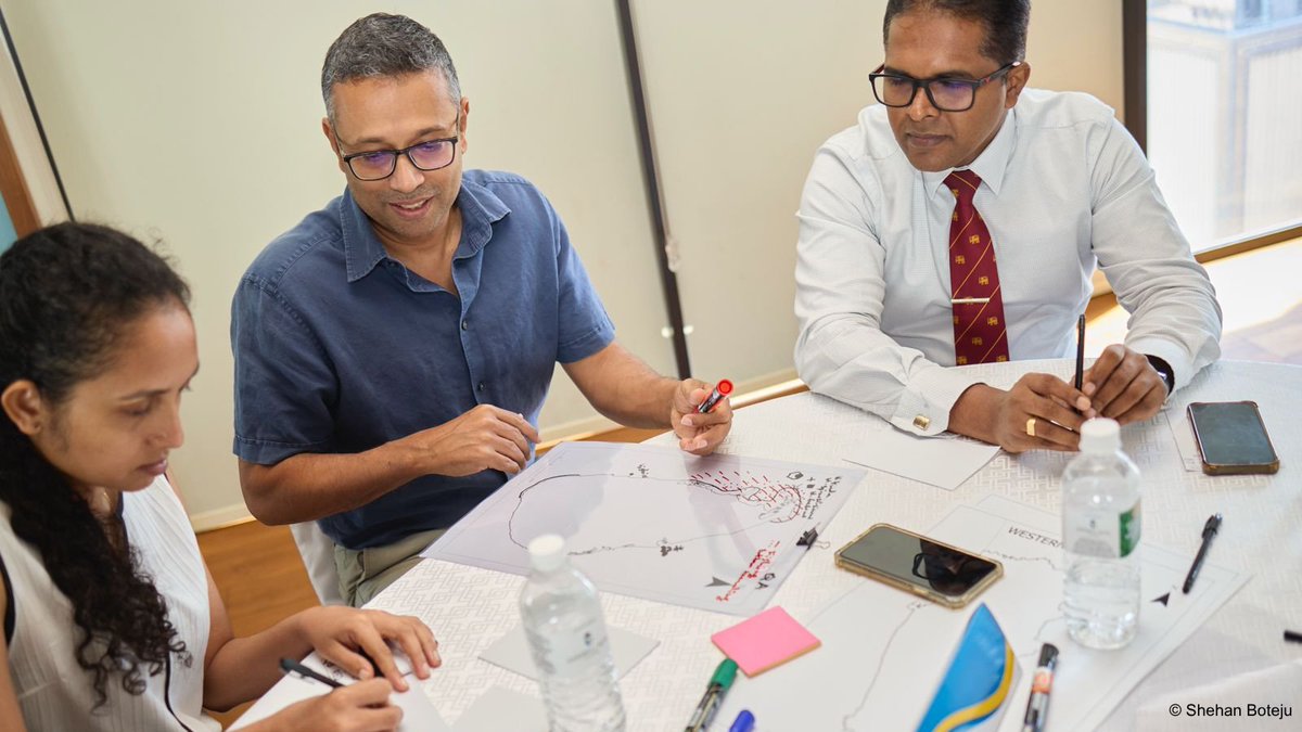 projectseahorse's tweet image. Our PhD student Samara Polwatta led Sri Lanka&apos;s first-ever seahorse conservation workshop, bringing together government, NGOs, academia and divers to share knowledge and advance conservation efforts.🔗 projectseahorse.org/advancing-seah…

#SavingSeahorses #ProjectSeahorse

📸 Shehan Boteju