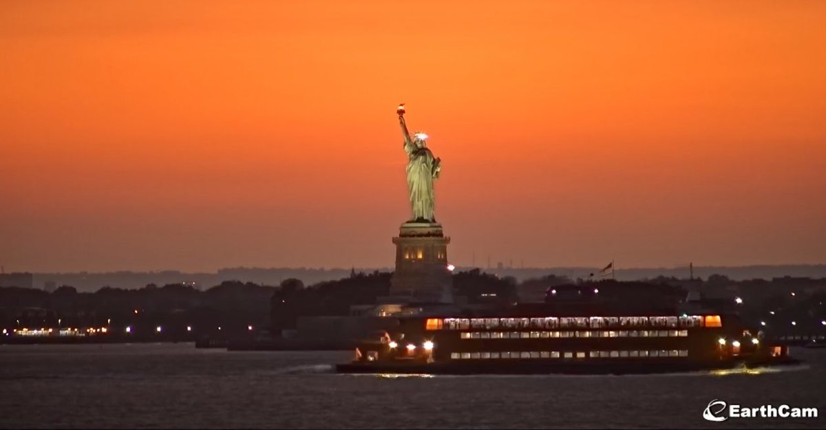 mark_tarello's tweet image. WOW! Stunning sunset seen tonight near the Statue of Liberty in New York, NY. Photo via @EarthCam #Sunset #NYwx