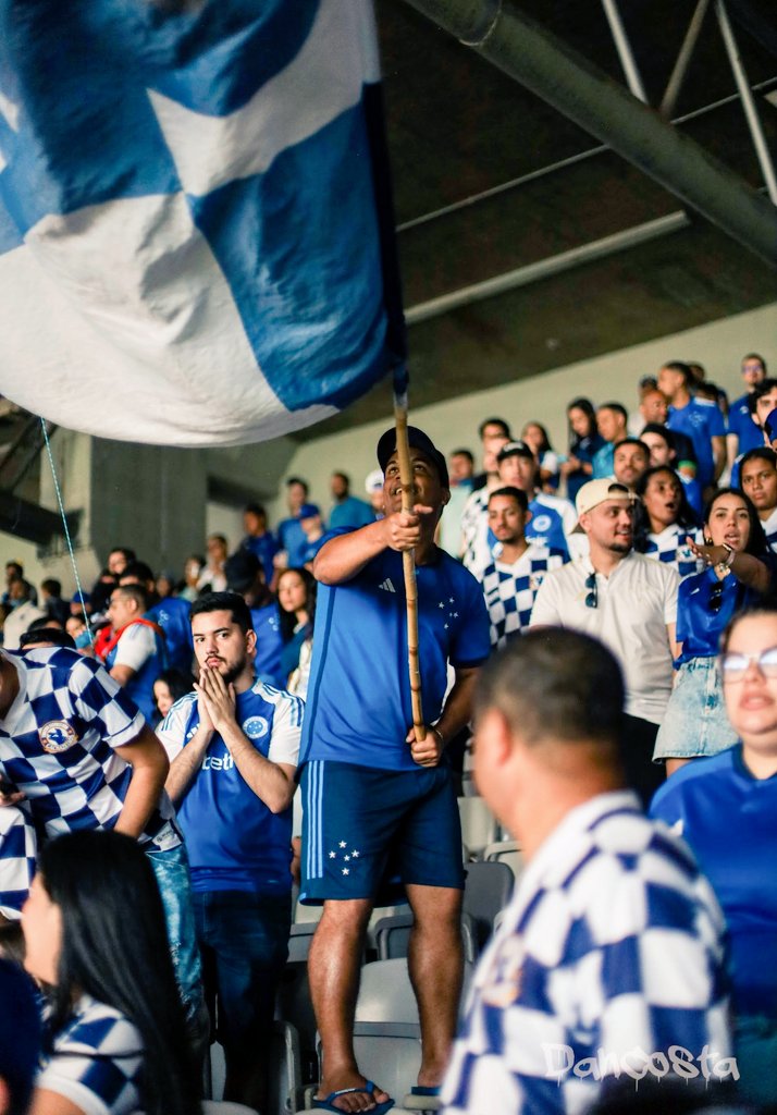 ...Vou levar foguetes e bandeiras, não é de brincadeira, ele vai ser campeão.. 🦊💙

📸: <a href="/_DanCosta_/">Dan Costa</a> 
🇭🇳: <a href="/Cachazeiros/">🇧🇷 CACHAZEIROS 🇮🇹</a>