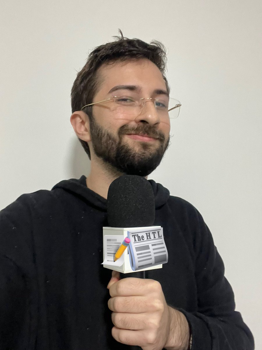 Fvsari's tweet image. Já peguei o microfone novo do trabalho. Estrearei amanhã! Amo!!!!!!