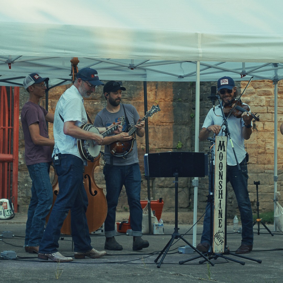 July 11th was a blast, and we’re excited to do it all again! Join us for our last Gettin' to the Point this Friday, July 25th from 6-10 pm! Experience unforgettable performances by Anno and Fast Travel at Sawyer Point!

📸: Joe Reiter