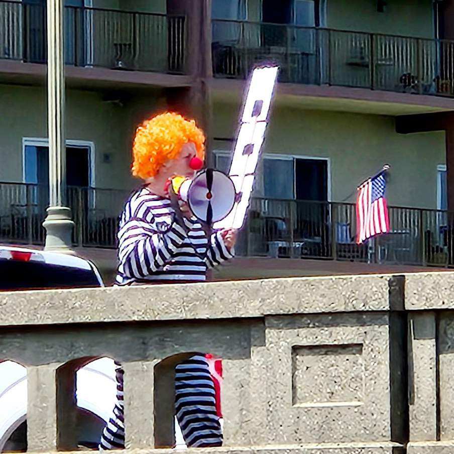 MDGOP's tweet image. The clowns came out to protest Rep. Andy Harris’s fundraiser today.
At least Maryland Democrats are finally showing us their true colors!