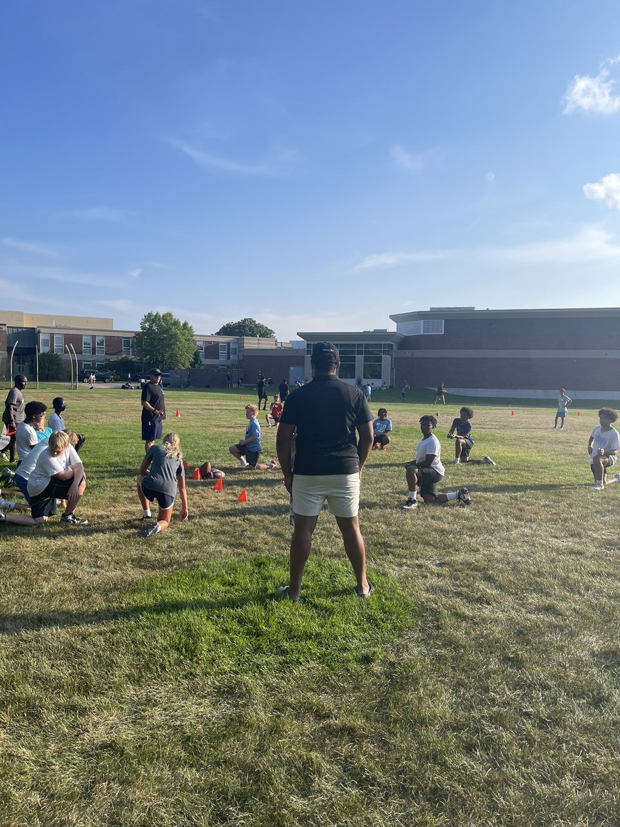 CalebMPugh's tweet image. Supporting our middle school linemen! #eaglefootball #grcs #youthsports #inthetrenches