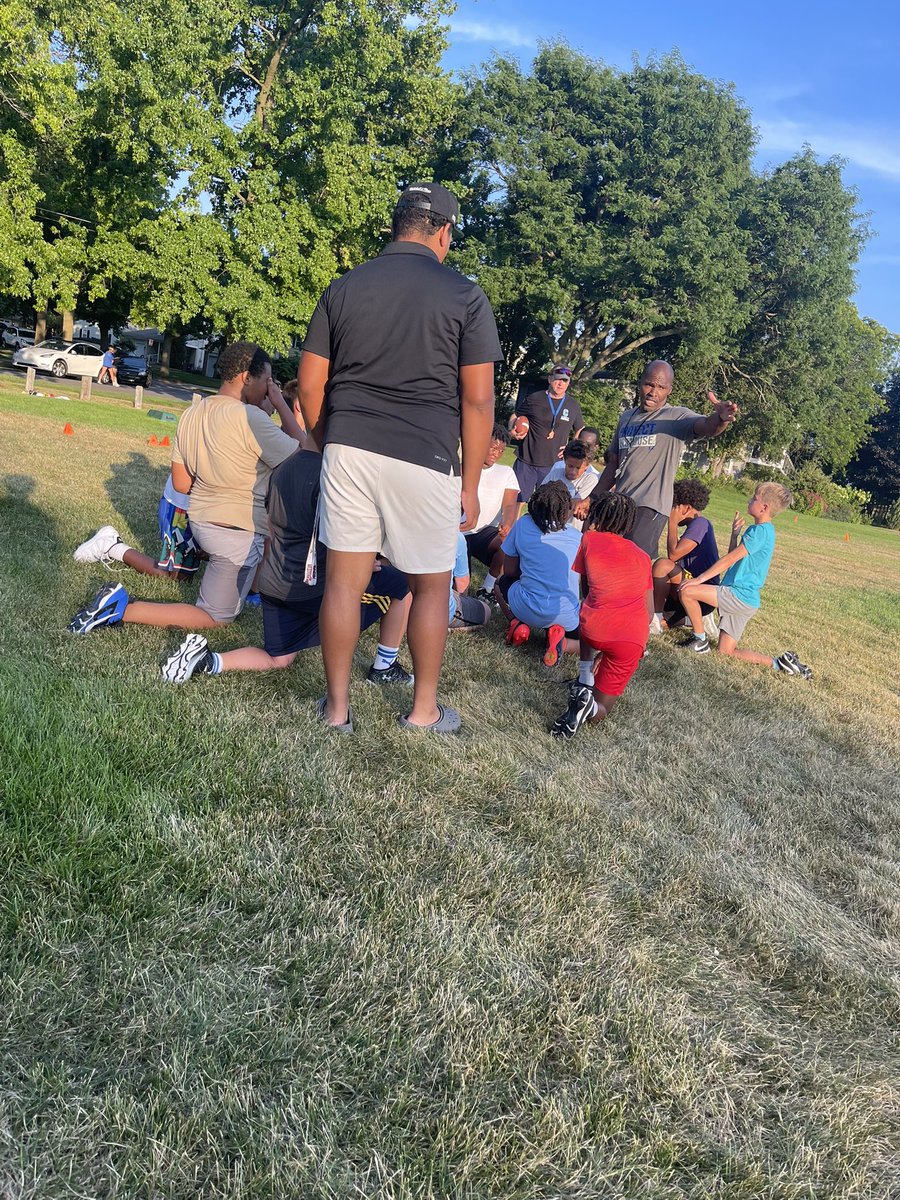 CalebMPugh's tweet image. Supporting our middle school linemen! #eaglefootball #grcs #youthsports #inthetrenches