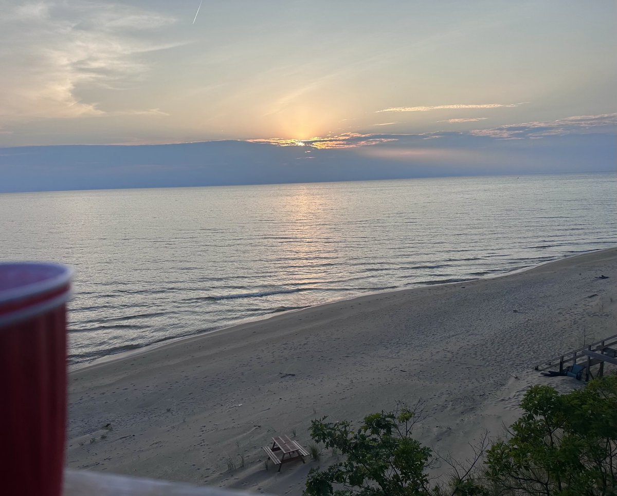 JohnKeatingTV's tweet image. So? How was your Monday?? End of Day here and the last of the sun. Summer zooming by… #grandhavendeck