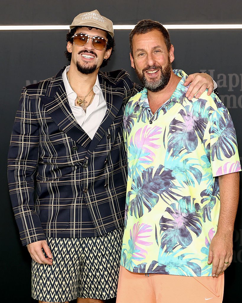 cali939's tweet image. Llego Benito a el premier de #happygilmore2 en #newyork junto a #adamsandler 🎬⛳️🎶
📸: Getty
