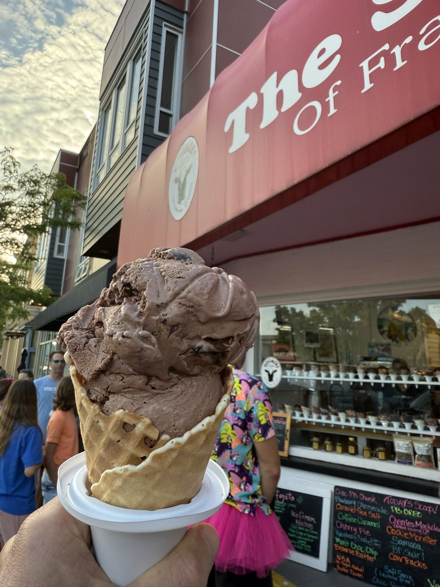 schuette_bill's tweet image. Running, ice cream and a free meal on your birthday from The Roadhouse.
New decade is off to a good start!