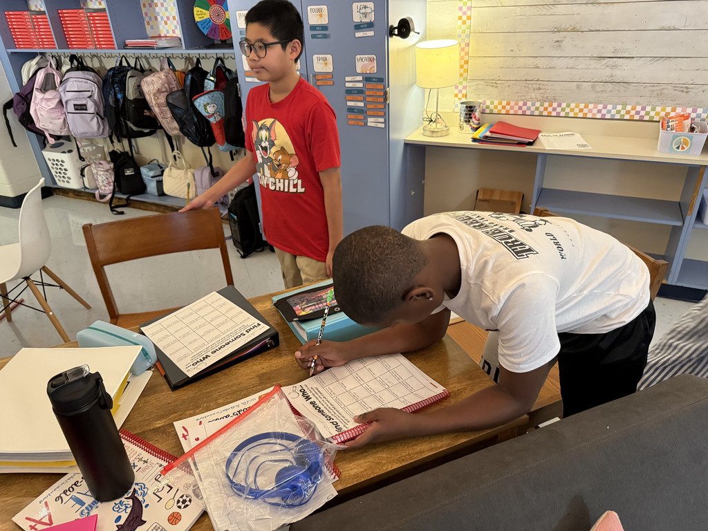 NAUES2024's tweet image. Our 5th graders kicked off the year with a “Get to Know You” activity to help build strong friendships and a positive classroom community! 💙🐬 Here’s to a year of connection, kindness, and growth! #NAUESDolphins #FifthGrade #BackToSchool #WeAreNAUES