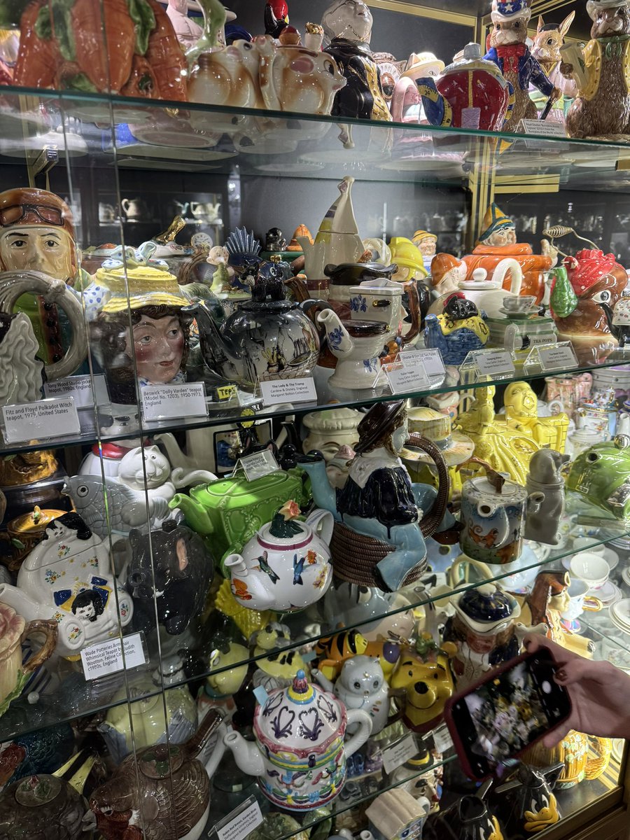 ihaveabluehat's tweet image. We had great fun yesterday at the Bygone Beauties Teapot Museum in Leura!