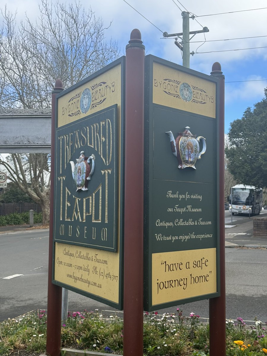 ihaveabluehat's tweet image. We had great fun yesterday at the Bygone Beauties Teapot Museum in Leura!