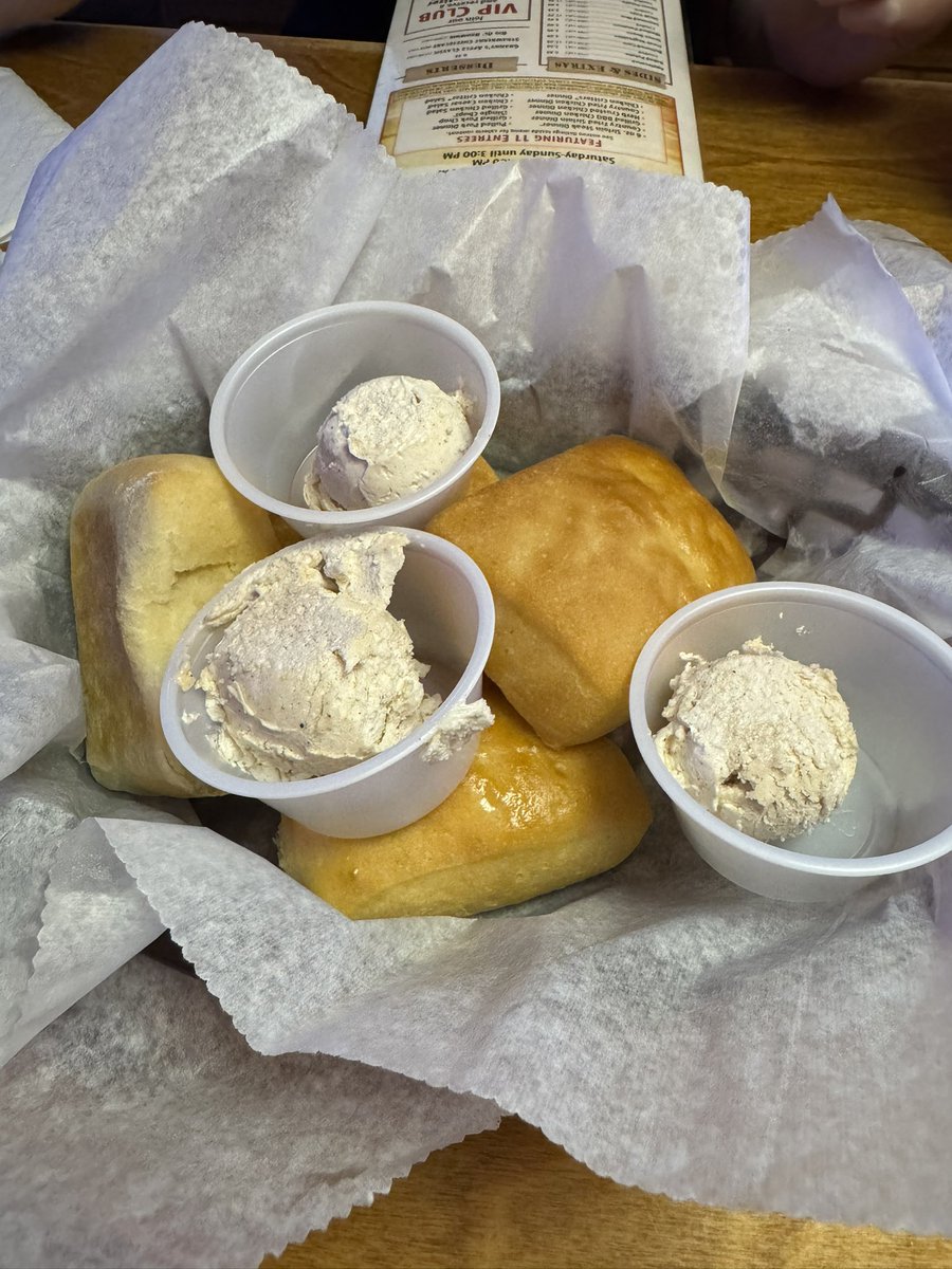 rileycollins__'s tweet image. First time at Texas Roadhouse. those rolls really are that good. And being able to get steak and ribs for $22.99 rules
8.8/10