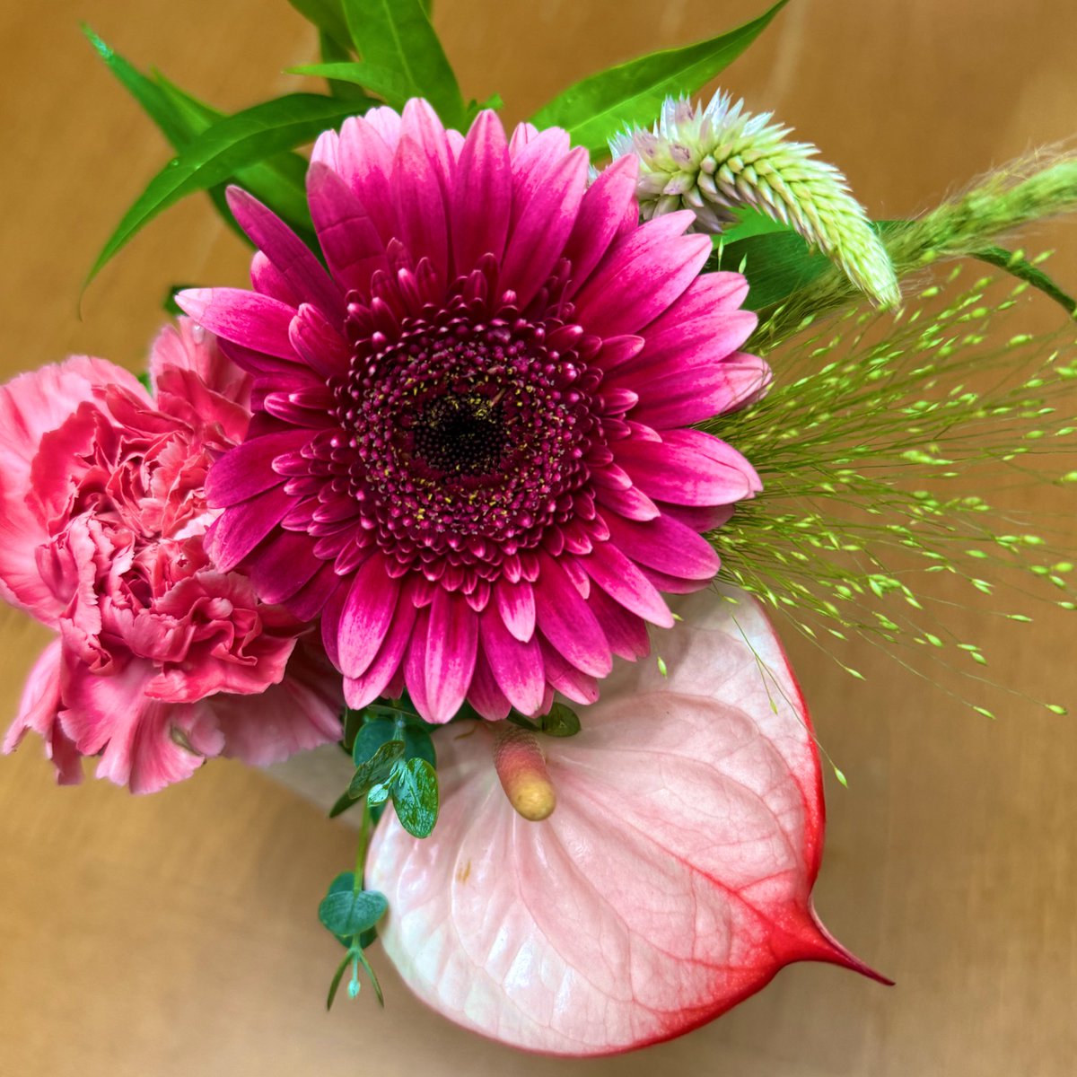 tadashishimizu's tweet image. 素敵なお花をいただきました🎁バナナカラーで選挙をたたかっていましたので、黄色いお花をプレゼントしていただくことが多かったのですが、この色のお花も大好きです💐