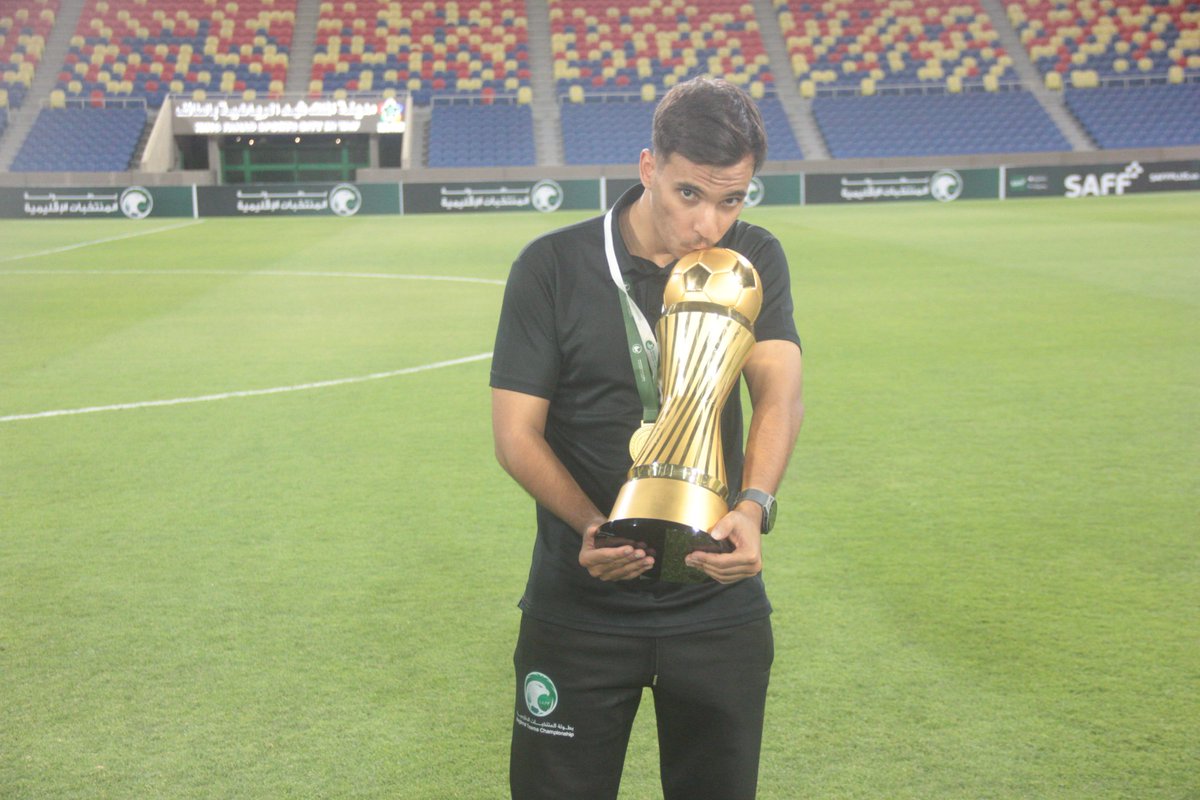 الحمدلله عدد خلقة وزنة عرشه ومداد كلماته القصيم بطل لبطولة #المنتخبات_الاقليمية تحت ١٣ عام شكراََ للجهاز الفني بقيادة ابو سليمان ومساعده ك/احمد الزعاق والكابتن فهد الثنيان والجهاز الإداري <a href="/SaeedALahmari18/">سعيد الاحمري</a> <a href="/Iakz9099/">أنس الخزيم</a> ولدكتورنا/ابراهيم القاسم على كل مابذلوه من أجل الحصول على الذهب