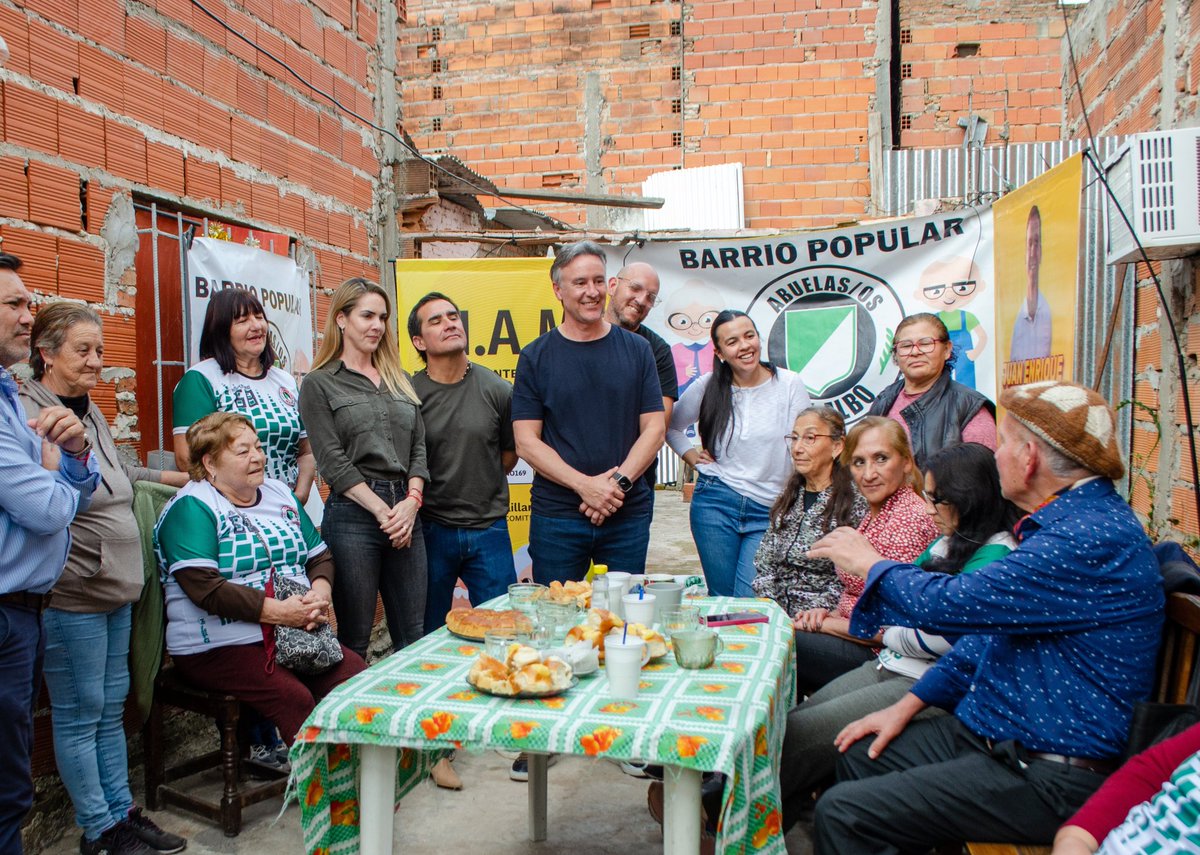 javiersaezok's tweet image. Hoy compartimos una merienda en el Club de Abuelos del Albo, del barrio Popular, junto al candidato a Viceintendente de @vamosctesok @arielbaez y a la concejal Melisa Mecca donde hablamos de la realidad de la ciudad y proyectamos nuevas oportunidades.
¡Gracias por recibirnos!