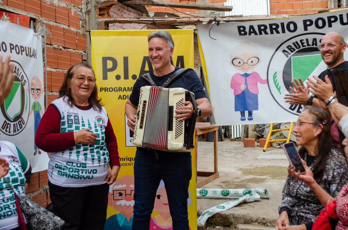 javiersaezok's tweet image. Hoy compartimos una merienda en el Club de Abuelos del Albo, del barrio Popular, junto al candidato a Viceintendente de @vamosctesok @arielbaez y a la concejal Melisa Mecca donde hablamos de la realidad de la ciudad y proyectamos nuevas oportunidades.
¡Gracias por recibirnos!