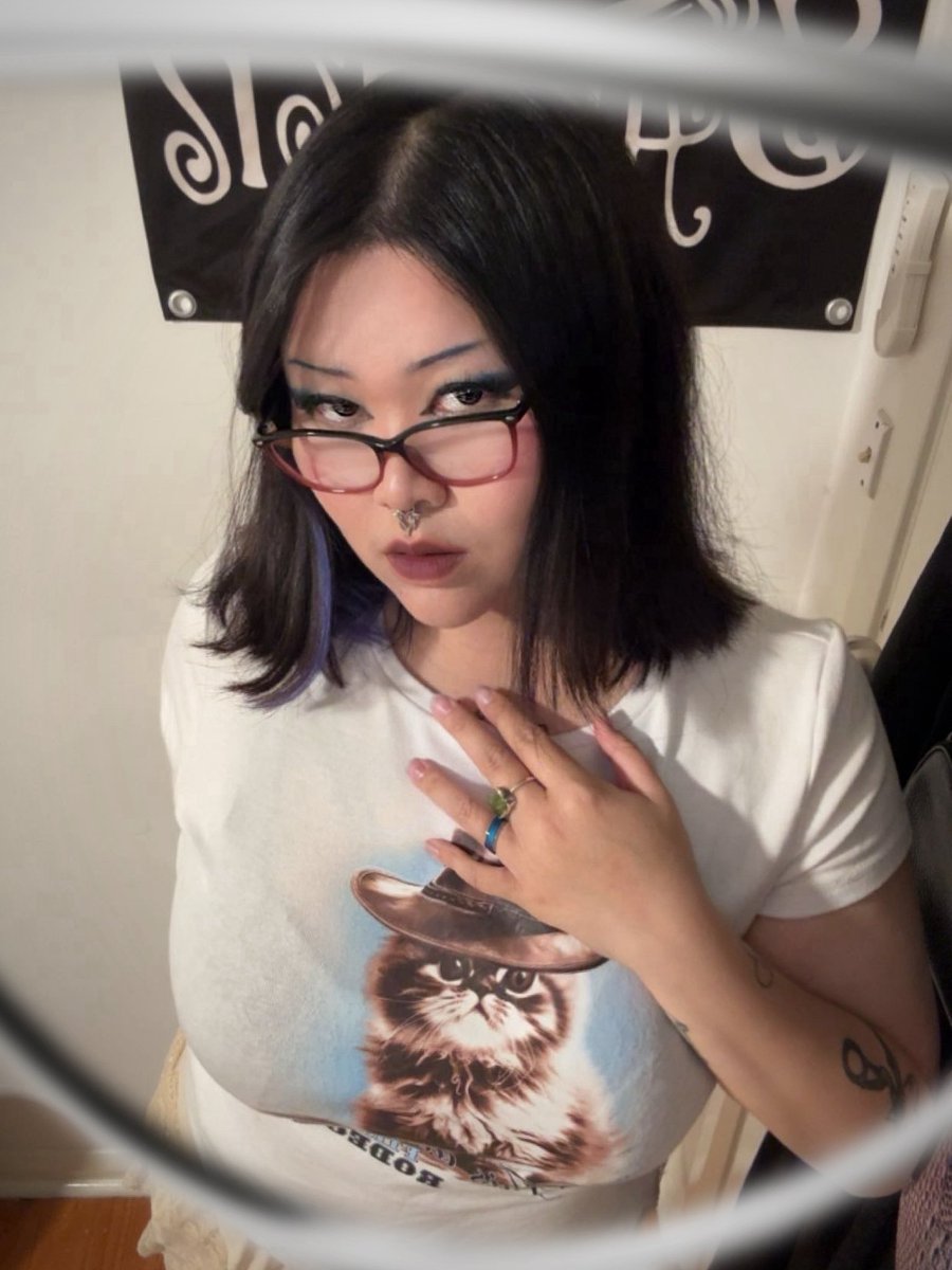 dollllfears's tweet image. #moothunt #promotwt 

 ⠀:¨ ·.· ¨:⠀Vee
⠀  `· .  she/they﹒ 23ꜝ
⠀⠀✚ ₊⠀anime • sonic • rock • metal •
⠀⠀ horror • fashion • gaming • gothic • alt

       ↻  +  ♡︎ to be moots 🫶🏻
#Anitwt #alttwt #emotwt #fashiontwt #diarytwt #rocktwt #gamingtwt