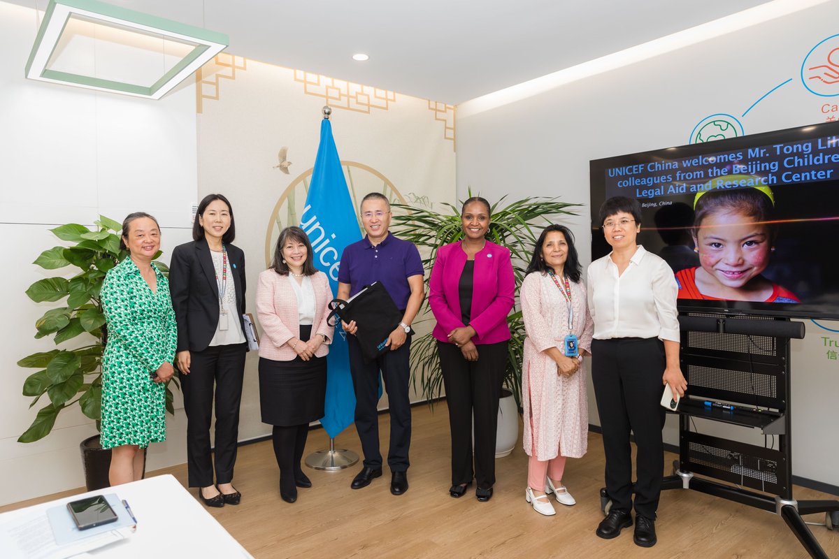 UNICEFChina's tweet image. UNICEF RD @JuneUNICEF met Tong Lihua, Director of the Beijing Children’s Legal Aid & Research Centre, to discuss child protection in China and beyond.
UNICEF works in partnership with the Centre to improve online child protection & promote child rights in legal cases.