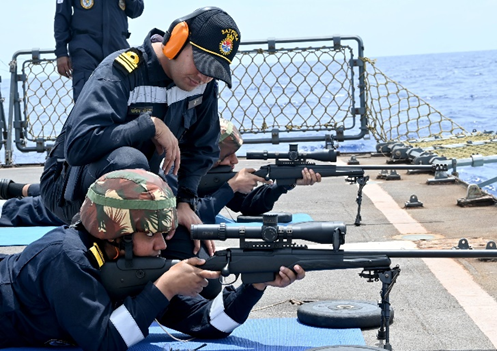 IN_EasternFleet's tweet image. #TrainingTuesday in full swing! 🚢🔥
“Learn as if you were not reaching your goal and as though you were scared of missing it” ― Confucius
Witnessing the raw power and pinpoint accuracy forged through relentless training. It's all about pushing limits and perfecting every…