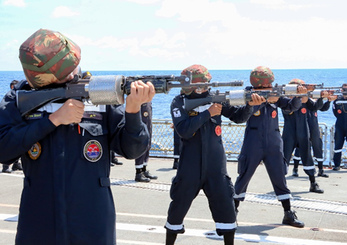 IN_EasternFleet's tweet image. #TrainingTuesday in full swing! 🚢🔥
“Learn as if you were not reaching your goal and as though you were scared of missing it” ― Confucius
Witnessing the raw power and pinpoint accuracy forged through relentless training. It's all about pushing limits and perfecting every…