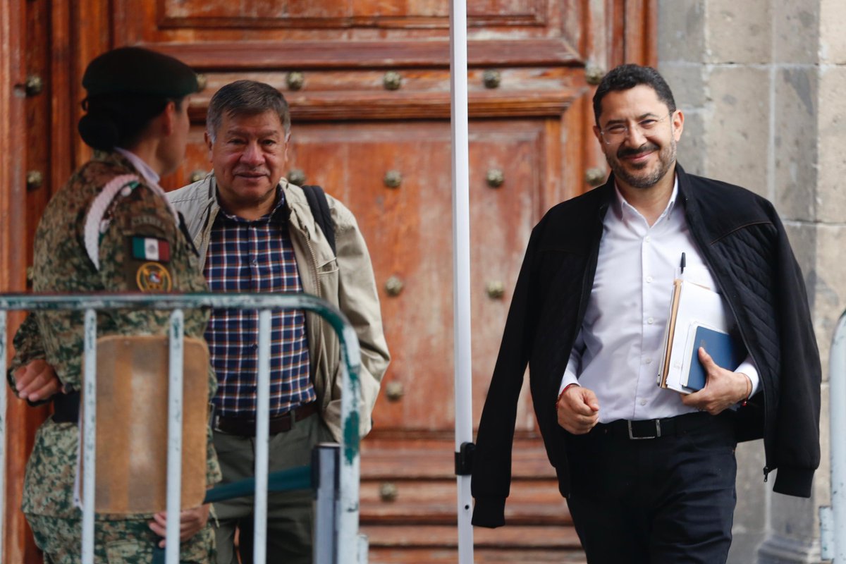 martibatres's tweet photo. Ya de regreso en la Ciudad de México. Como primera actividad tuve una reunión de trabajo con las Directoras y los Directores del @ISSSTE_mx para actualizar avances y pendientes del Instituto. Por la tarde, como todos los lunes, asistí a Gabinete de Salud al que nos convoca la Presidenta @Claudiashein.