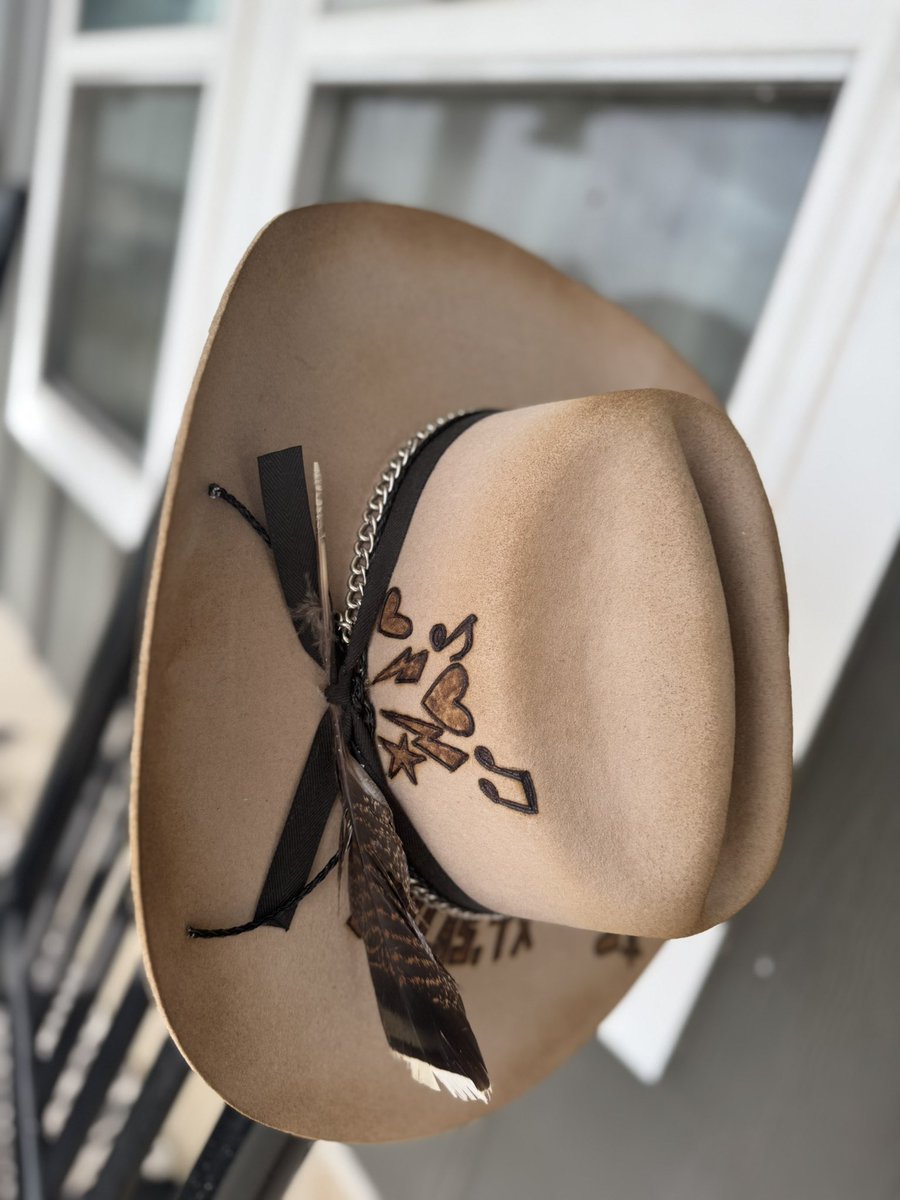 AACenter's tweet image. Cowboy hat as Jin’s gift for night one- custom designed by Turquoise Desperada Hatworks ✨ locaonmain.com/collections/cu…
