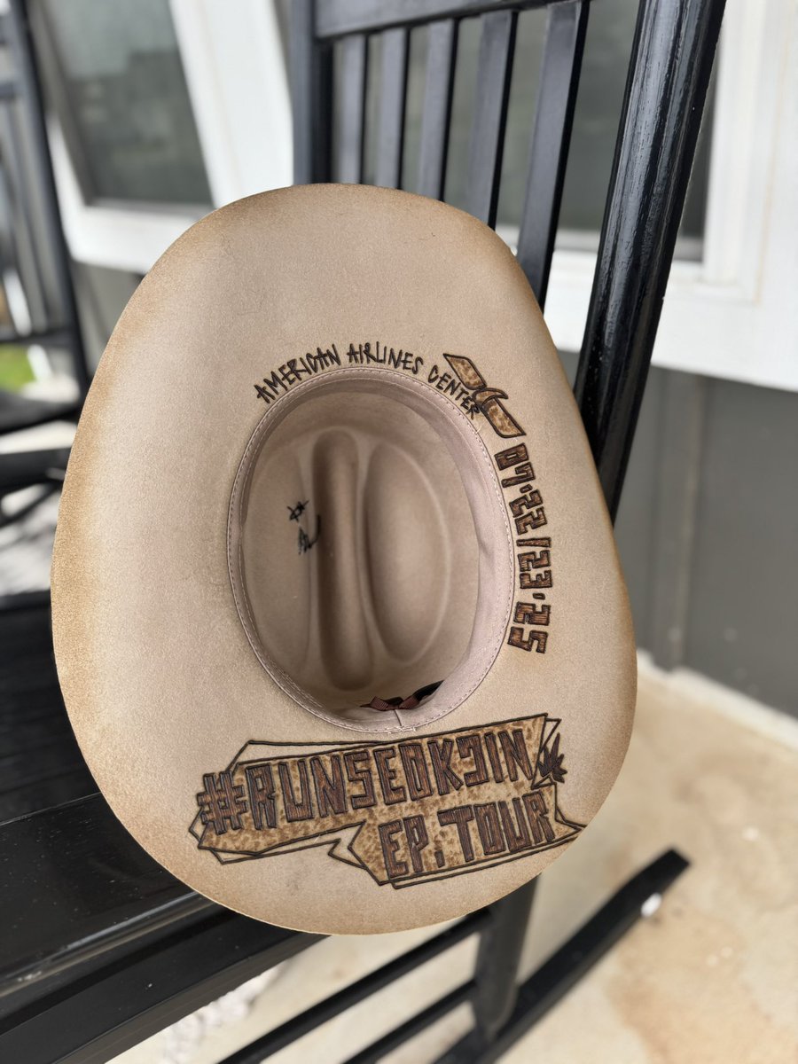 AACenter's tweet image. Cowboy hat as Jin’s gift for night one- custom designed by Turquoise Desperada Hatworks ✨ locaonmain.com/collections/cu…