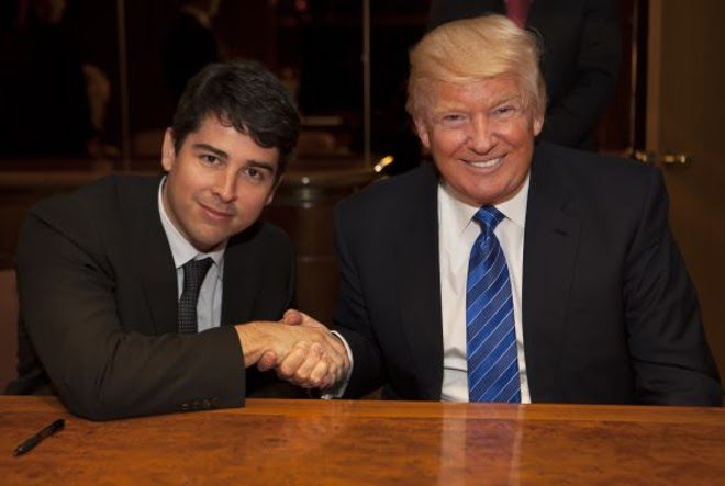 moura_101's tweet image. Paulo Figueiredo é um bandidinho filho da puta que para fugir da polícia brasileira entendeu que o único caminho seria abocanhar a piroca do Trump.
Pior que ele só o brasileiro que ouve essa cadelinha estelionatária.