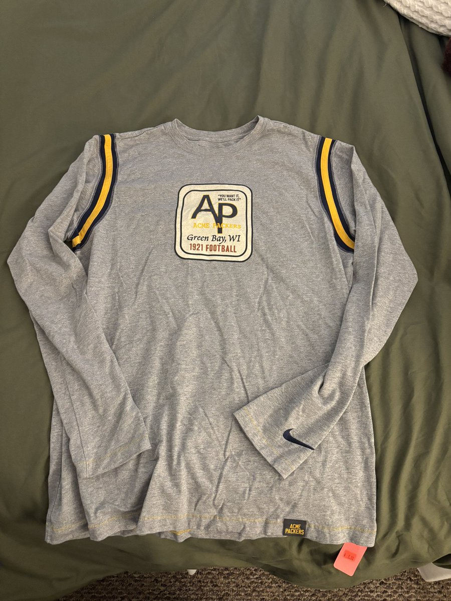 katiopolis's tweet image. some of my favorite estate sale finds from last week: cool packers merch, vintage gloria vanderbilt watch, and house on the rock promo mag and space coffee table book from the 70s