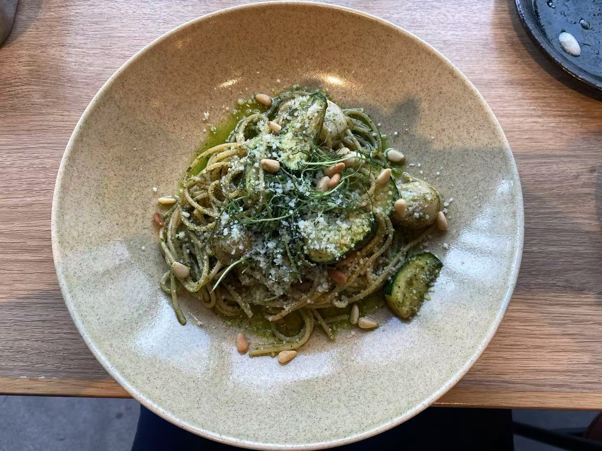 junkwak0512's tweet image. A pasta with scallop and zucchini at &quot;The Blue Bell,&quot; an Italian Restaurant near Yokohama Museum of Art in Miratomirai (みなとみらい). Yokohama (横浜) is the first port city that opened for foriegn trade with the West following the end of the policy of seclusion in 1859.