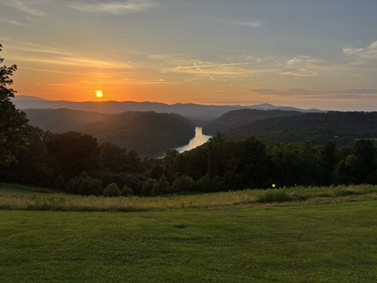 EricRSammons's tweet image. This was my view the past few days. Tennessee is one of the most beautiful places on earth!