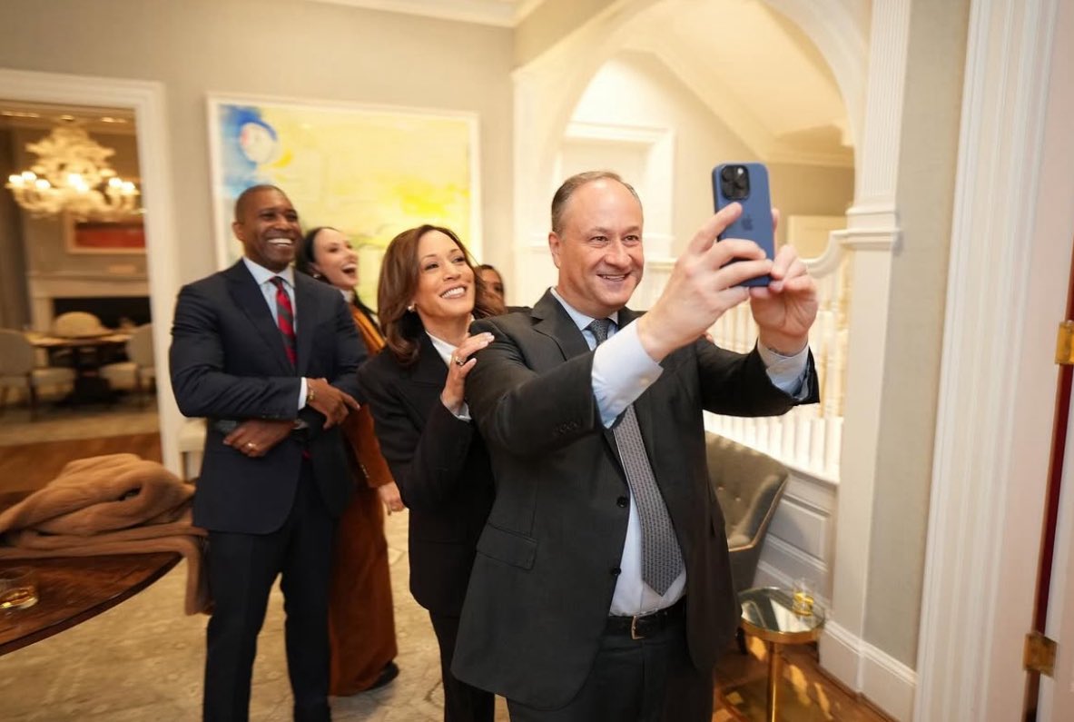 ATTYHARRIS's tweet image. the setup                             the selfie