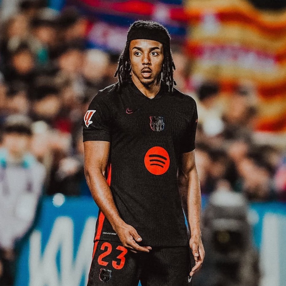 🚨🔵🔴 Understand Barcelona are not in active talks to sign Denzel Dumfries. The case has gone quiet since June.

Barça consider Koundé untouchable, no way for Premier League move… and new deal, getting closer. 🔐👀

🎥 youtu.be/Tmvt5tAHAEA