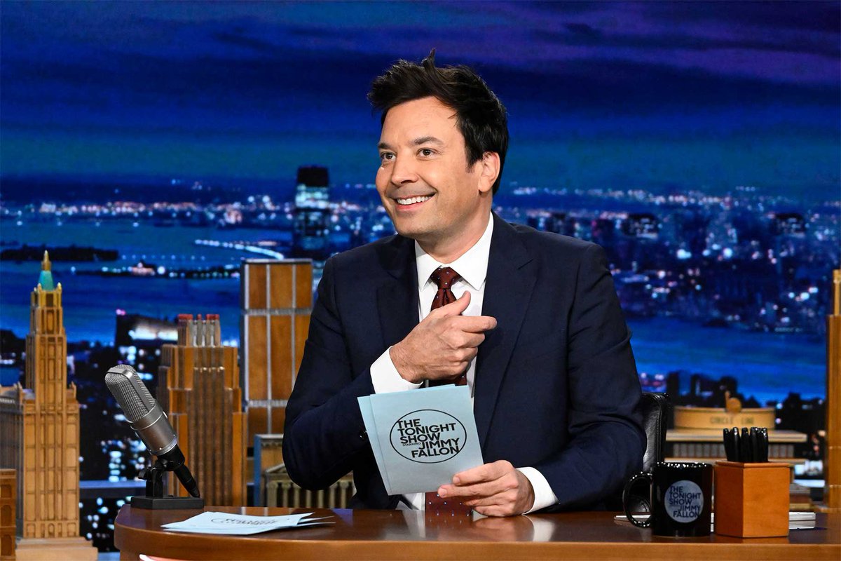 DiscussingFilm's tweet image. Jimmy Fallon, Seth Meyers and Jon Stewart will appear on ‘THE LATE SHOW WITH STEPHEN COLBERT’ tonight to show solidarity after Colbert’s show was cancelled.
(Source: @latenightercom)