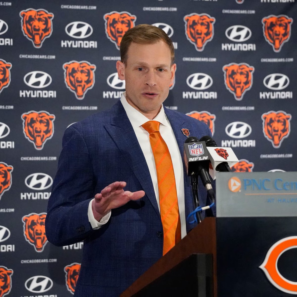 _MLFootball's tweet image. NEWS: New #Bears head coach Ben Johnson told his team that he wants to have a dynasty and WIN many Super Bowls with Chicago.
👀
It’s been nearly 15 seasons since Chicago won a single playoff game.