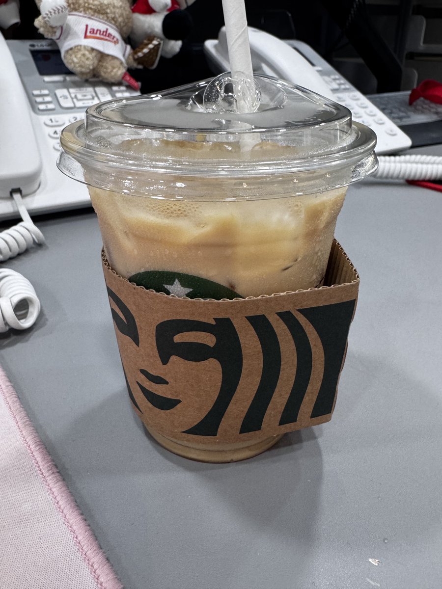 스타벅스 신메뉴 마카다미아 어쩌구를 먹어보겟습니다