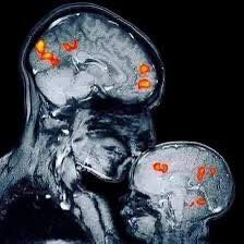 5) No subestimes nunca el poder de una caricia, un abrazo, un beso sincero.
Son gestos que no solo se sienten… también se imprimen en lo más profundo de quienes somos.
Isabel Palacio.
Café del Conocimiento.