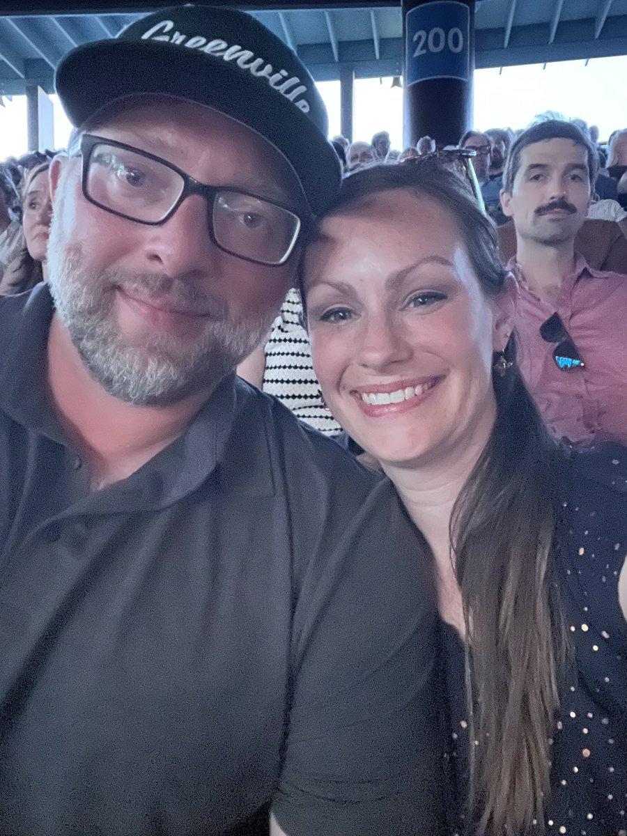 thisisfoster's tweet image. Seeing Beck with Emily. So much Sea Change, Midnight Vultures, Mutations, and Morning Phase.
Perfect set. So far.