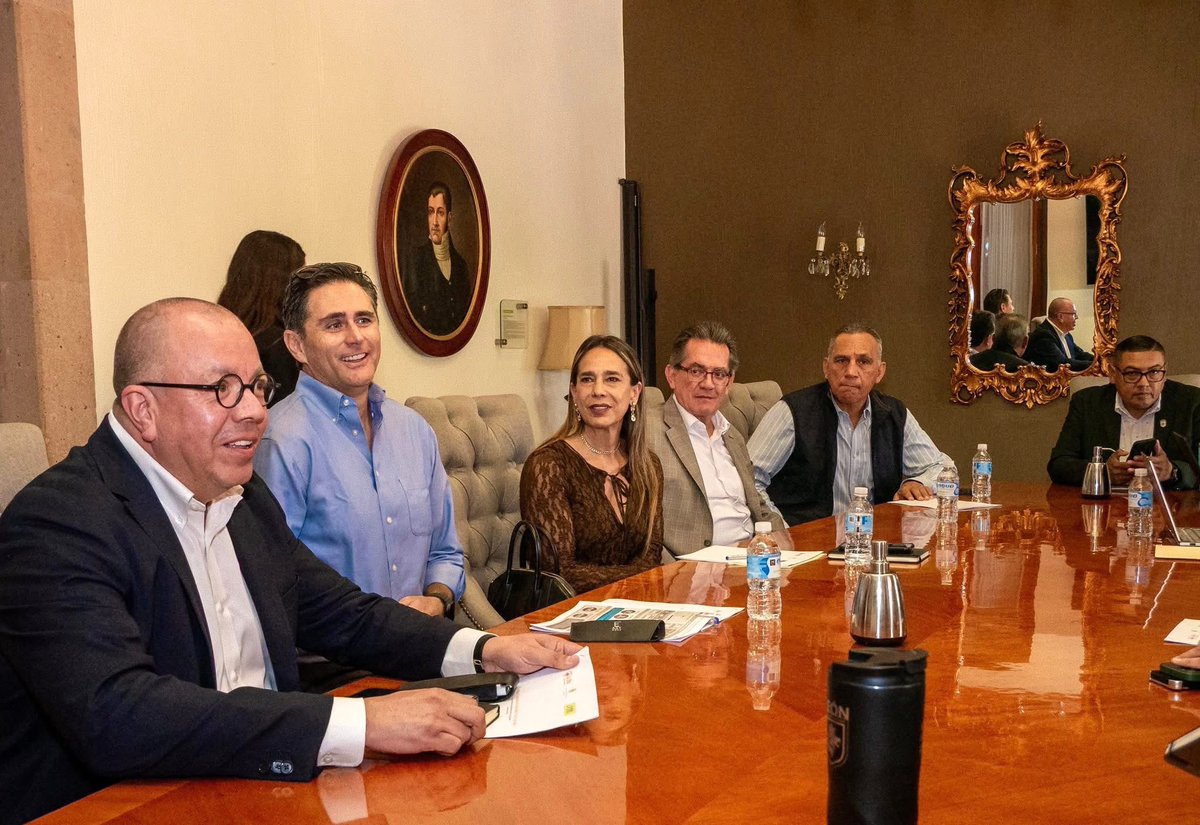 En León, la seguridad se construye en equipo 🤝🏼.

Hoy en la Mesa Ciudadana de Seguridad y Justicia, reafirmamos lo más importante: trabajar en equipo por la tranquilidad de las familias de nuestra ciudad. 🔒

Escuchar, proponer y actuar nos permite Avanzar Juntos por la