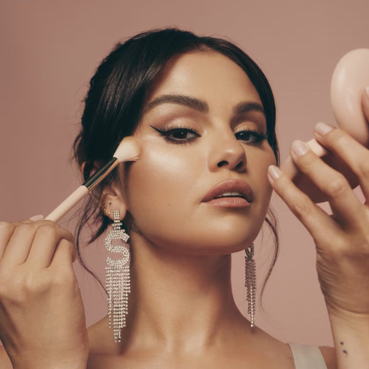 PopCrave's tweet image. Selena Gomez’s Rare Beauty has cleared its Instagram feed ahead of the singer’s birthday. 👀