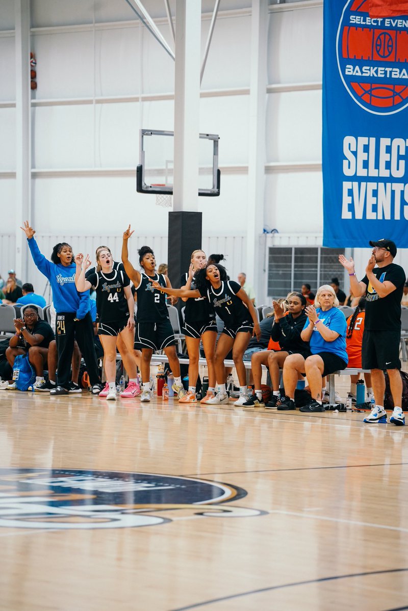 AleeahWells5's tweet image. What a way to end the season!! I’m so proud of this team and I had so much fun this year! Thank you @Legends_Bball family for making this an amazing season!💙💛#BTA @BryceMcKey