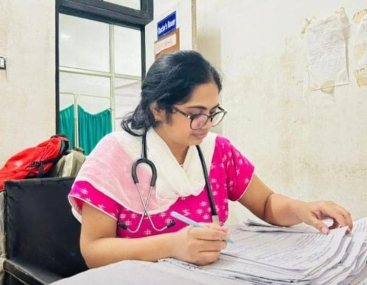 Subhrajyoti_01's tweet image. Heartbreaking case has emerged from FAAMCH, Barpeta, Assam. Dr Hemalata, 2nd Year PGT in the Dept of OBG &amp;amp; a native of Andhra Pradesh, was found dead by suicide in her hostel room. A suicide note was reportedly recovered, but authorities have not revealed its contents.
#DrSJC
