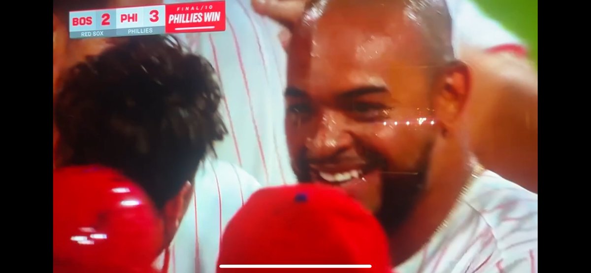 JamieApody's tweet image. “THE BEST CONTACT THEY MADE WAS SOSA ON THE CATCHER’S GLOVE” - John Kruk
The Phillies win on a walk-off catcher’s interference call in extra innings, without ever putting a ball in play! #RingTheBell