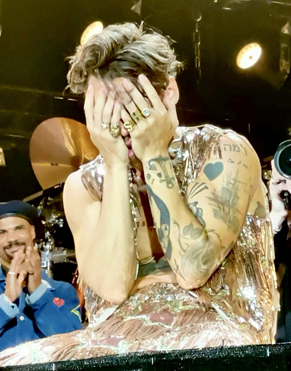 axlsugar's tweet image. love on tour is the loss of my life