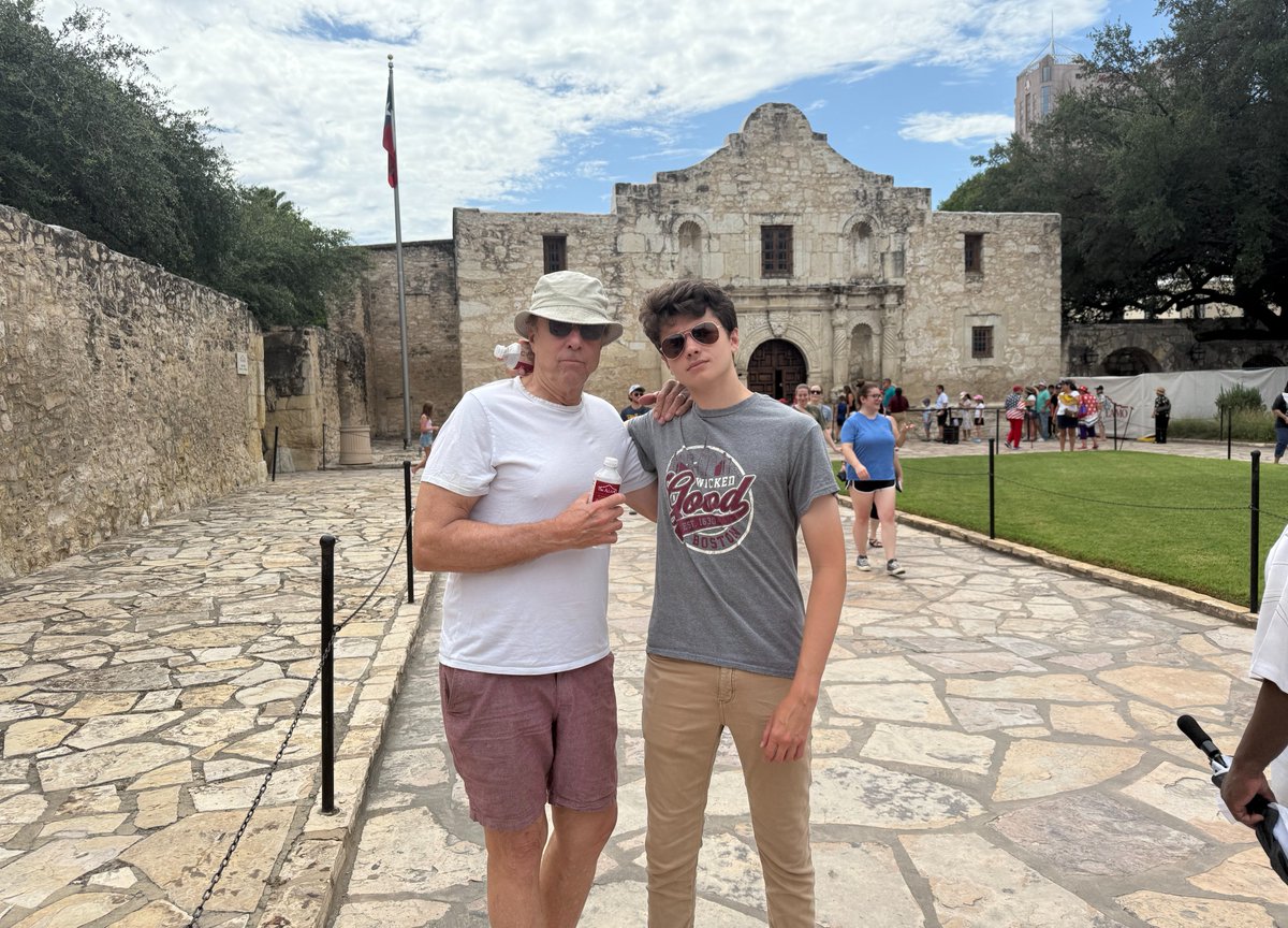 OfficialAlamo's tweet image. Look who remembered the Alamo! 🤩 Comedian and Actor @kevin_nealon stopped by during his tour stop in San Antonio this week.
Special shoutout to his son Gable for rocking one of our Alamo t-shirts!