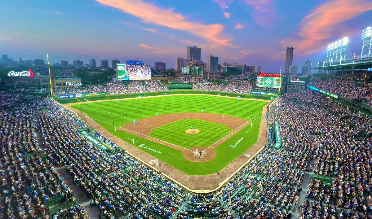 ZachZaidman's tweet image. Just a regular Monday evening at Wrigley Field for Cubs and Royals