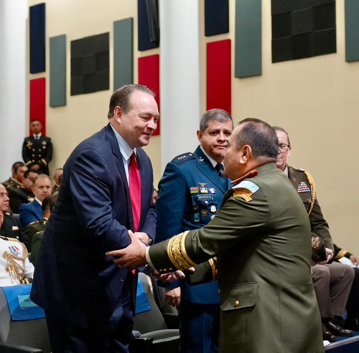 usembassyguate's tweet image. Hoy inauguramos un curso sobre la política de defensa, ciberseguridad, infraestructura y transformación digital con expertos 🇺🇸 del @WJPerryCenter, @GuatemalaGob, @Ejercito_GT y el sector privado para mejorar la ciberdefensa ante las amenazas de actores extranjeros malignos.…