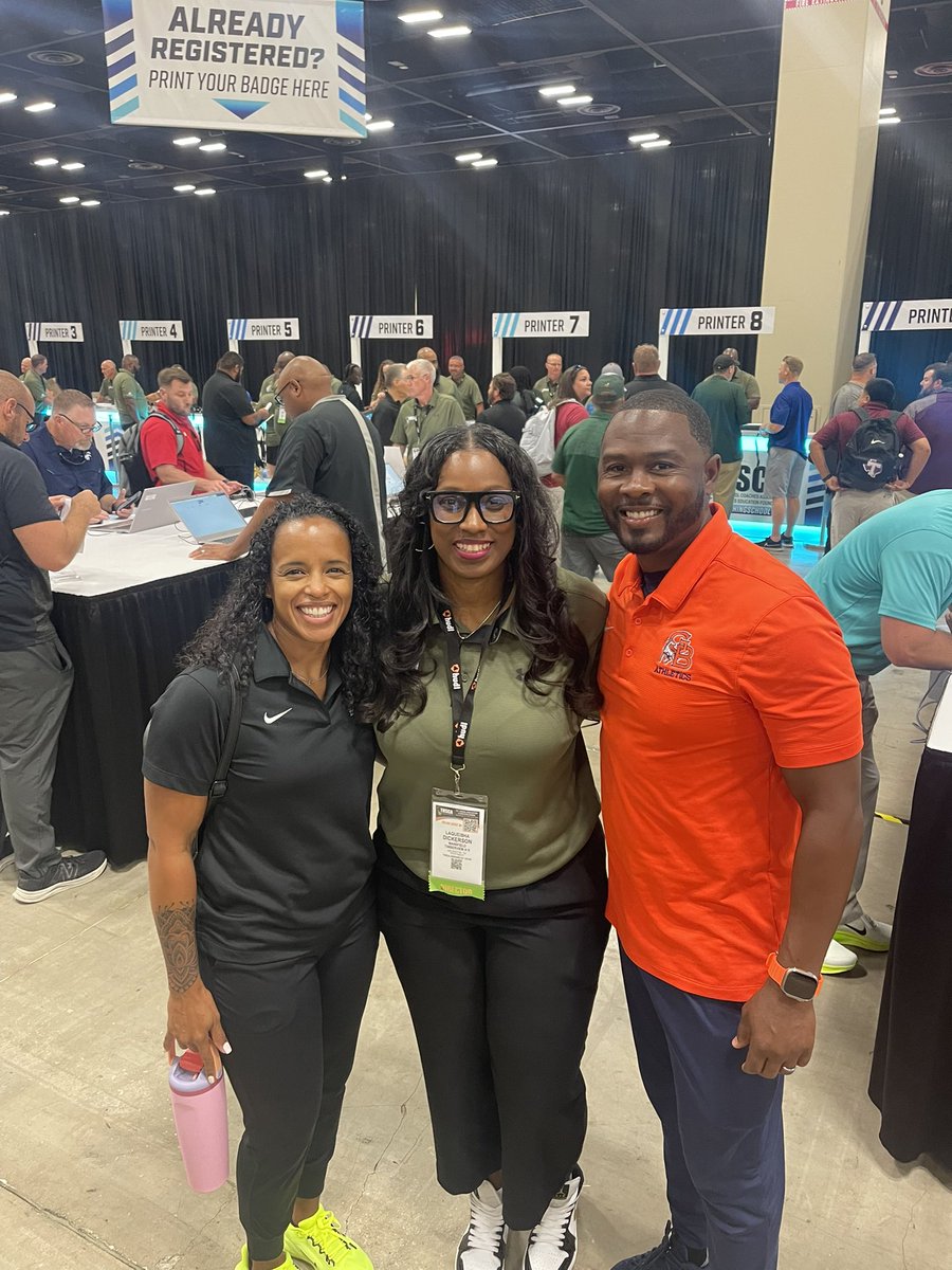 CoachDMcNeal's tweet image. My first two pics at @THSCAcoaches coaching school, with the best of the best! @queisha44 and @BrianRandle40